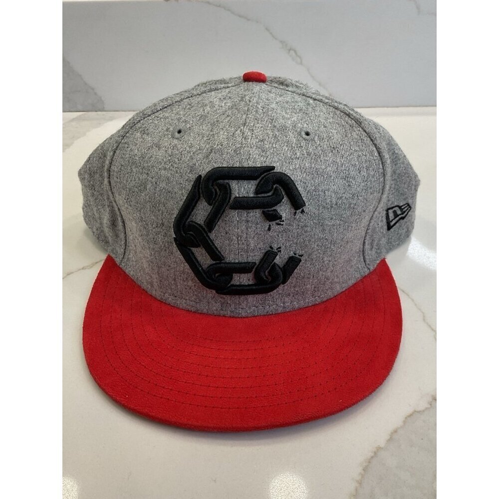 Crooks and Castles Grey and White Wool Cap Size Size 8